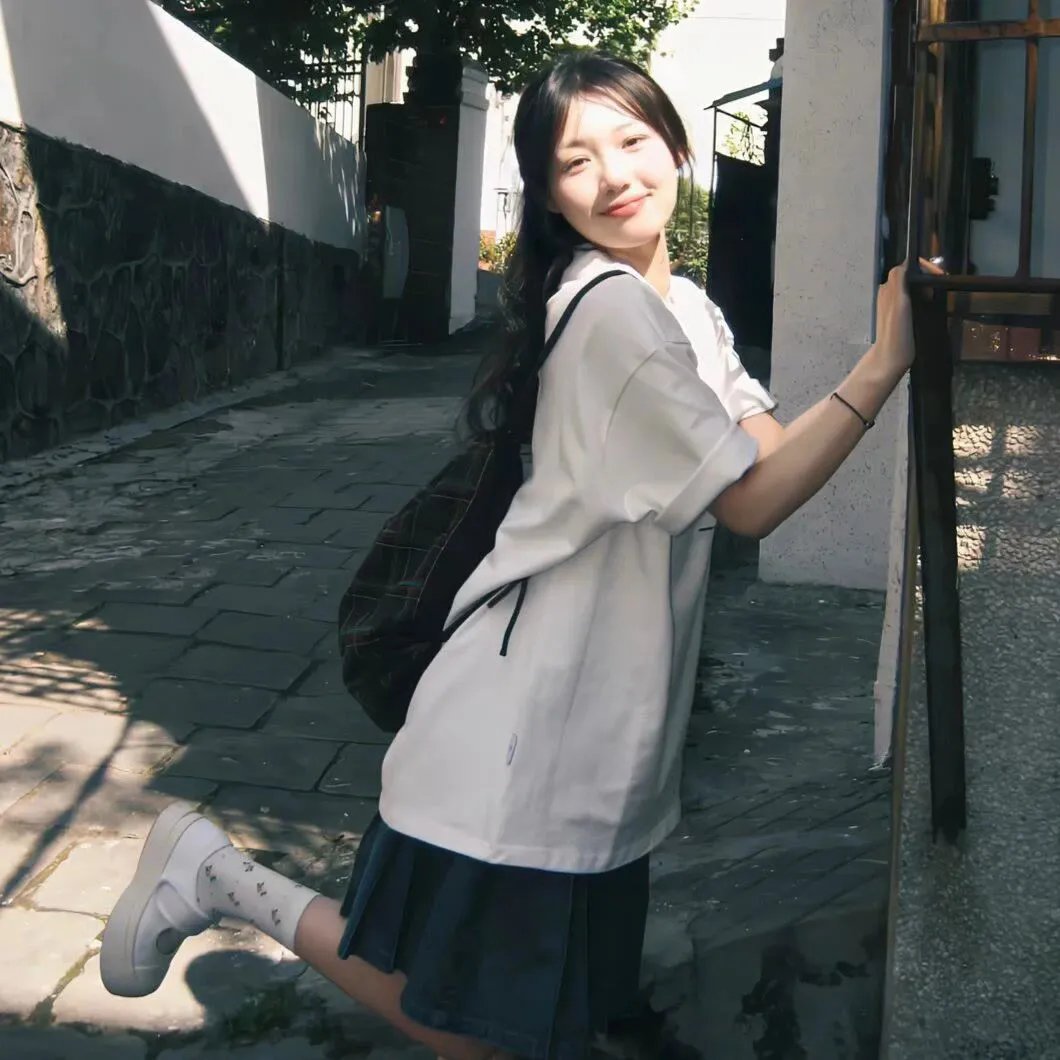 男孩与鹈鹕
